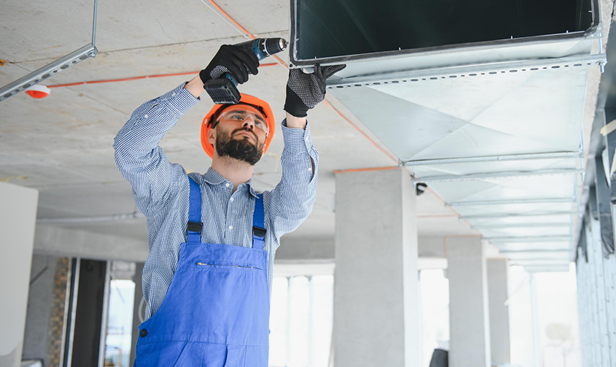 A Comprehensive Guide to Field Service Technician Onboarding and Training