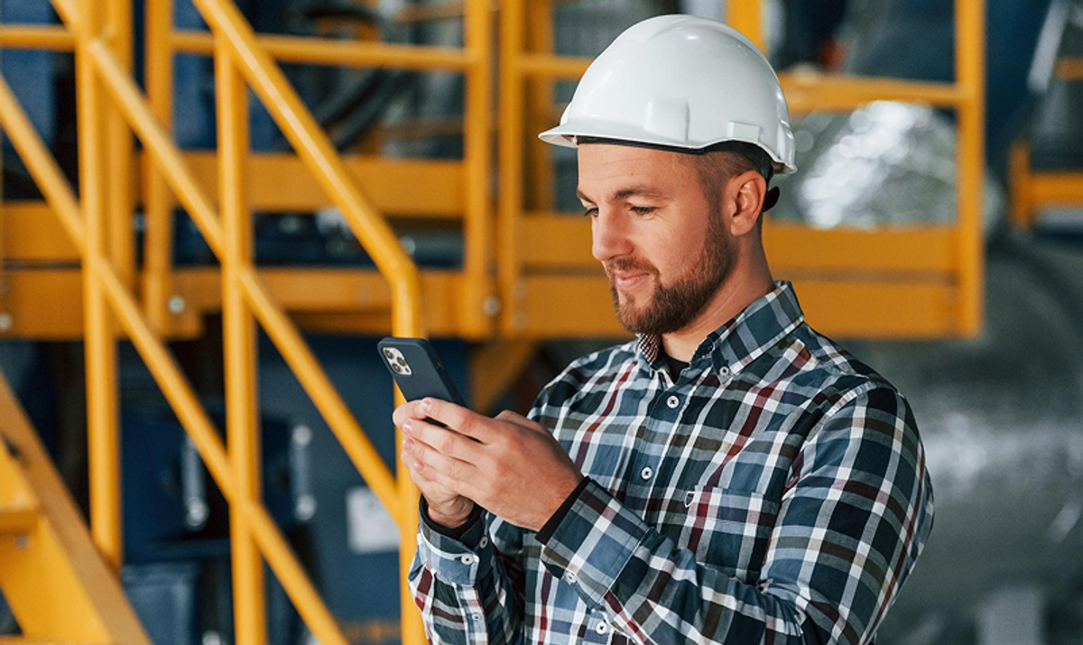 How Digital Logs Help Avoid Compliance Violations in Field Service