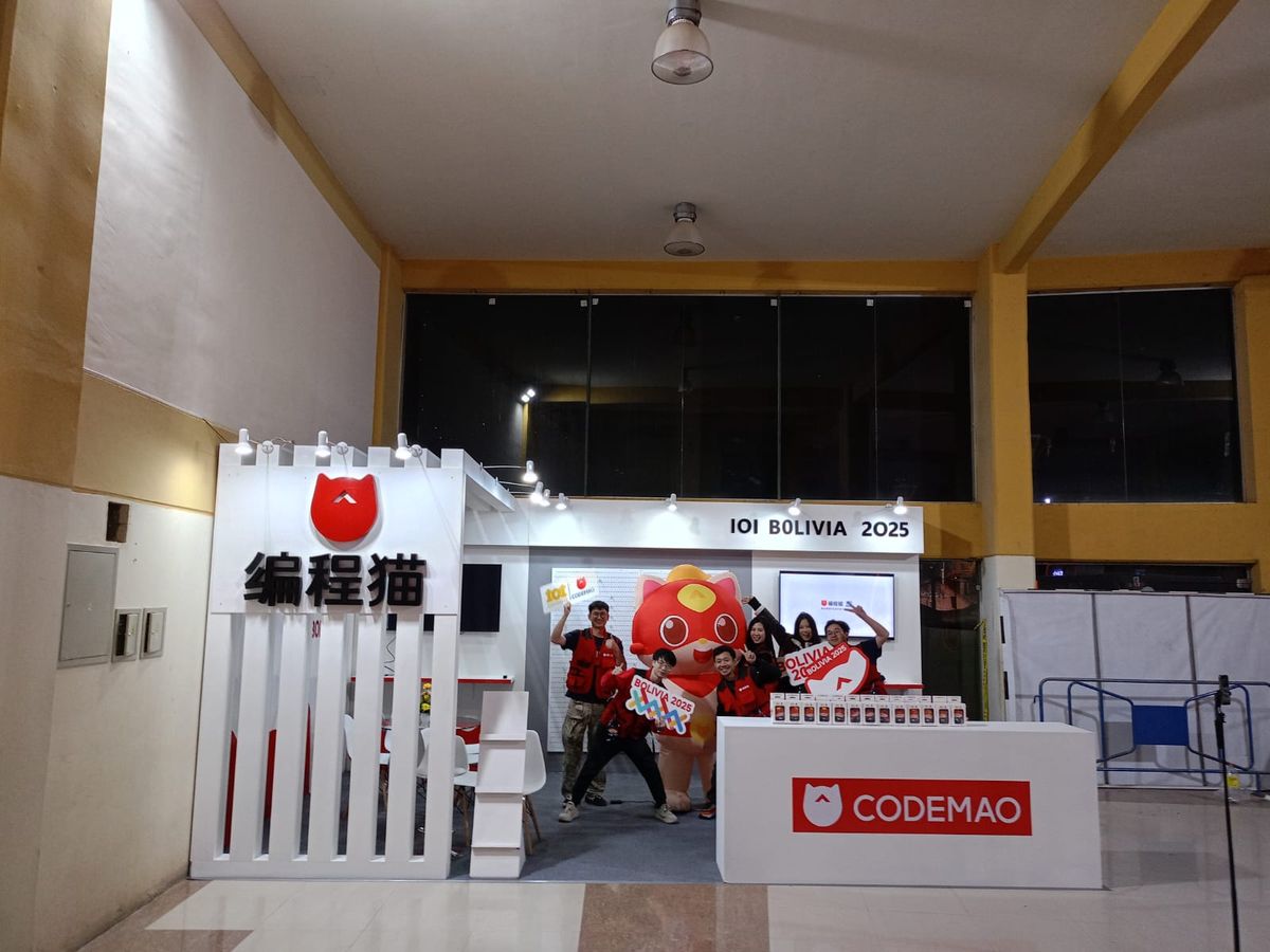 Diseño y Montaje de Stand para Codemao en la IOI 2025 Sucre — foto 1
