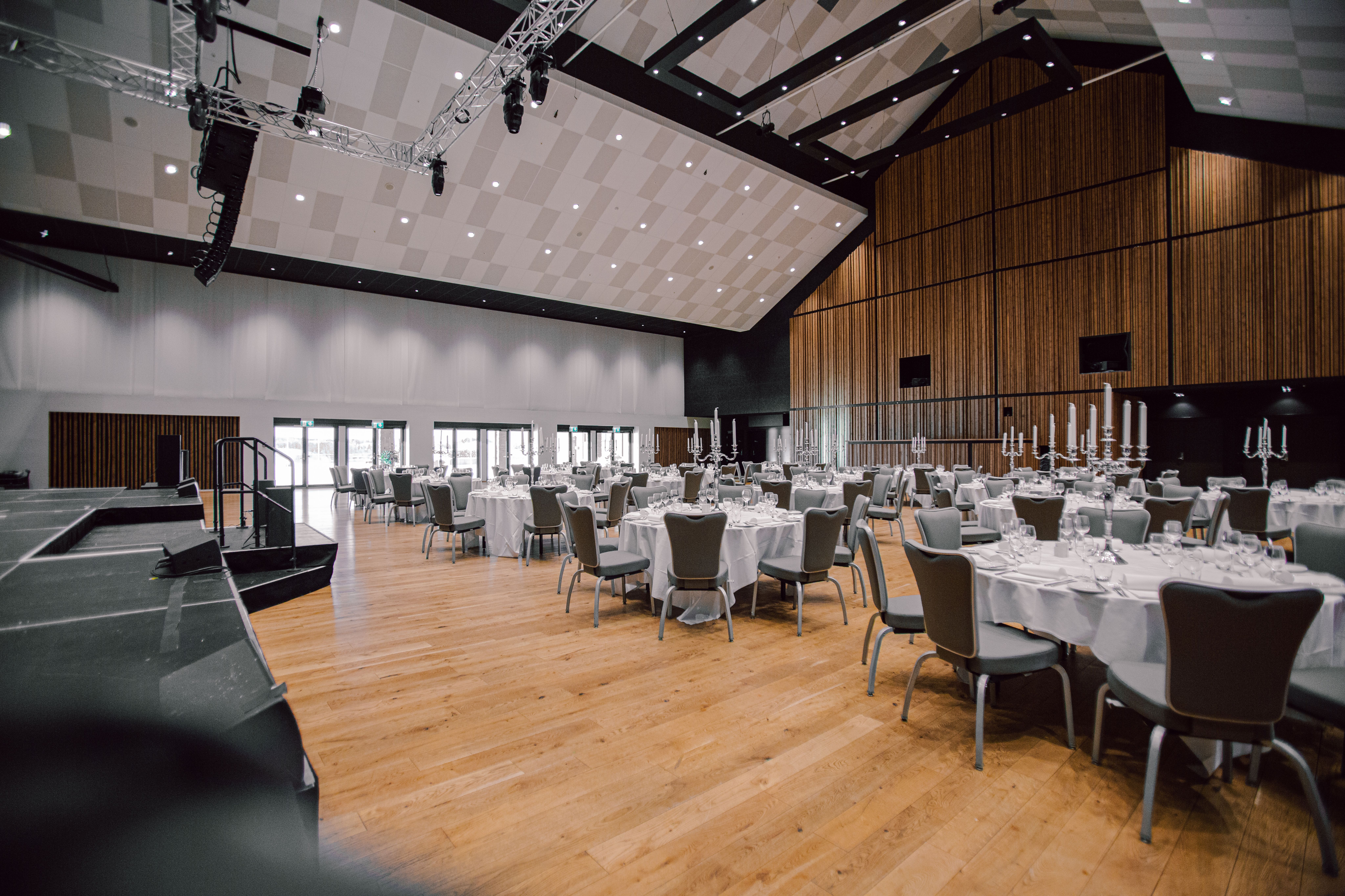 The panoramic hall is suitable as a concert venue, banquet dinner and meeting room.