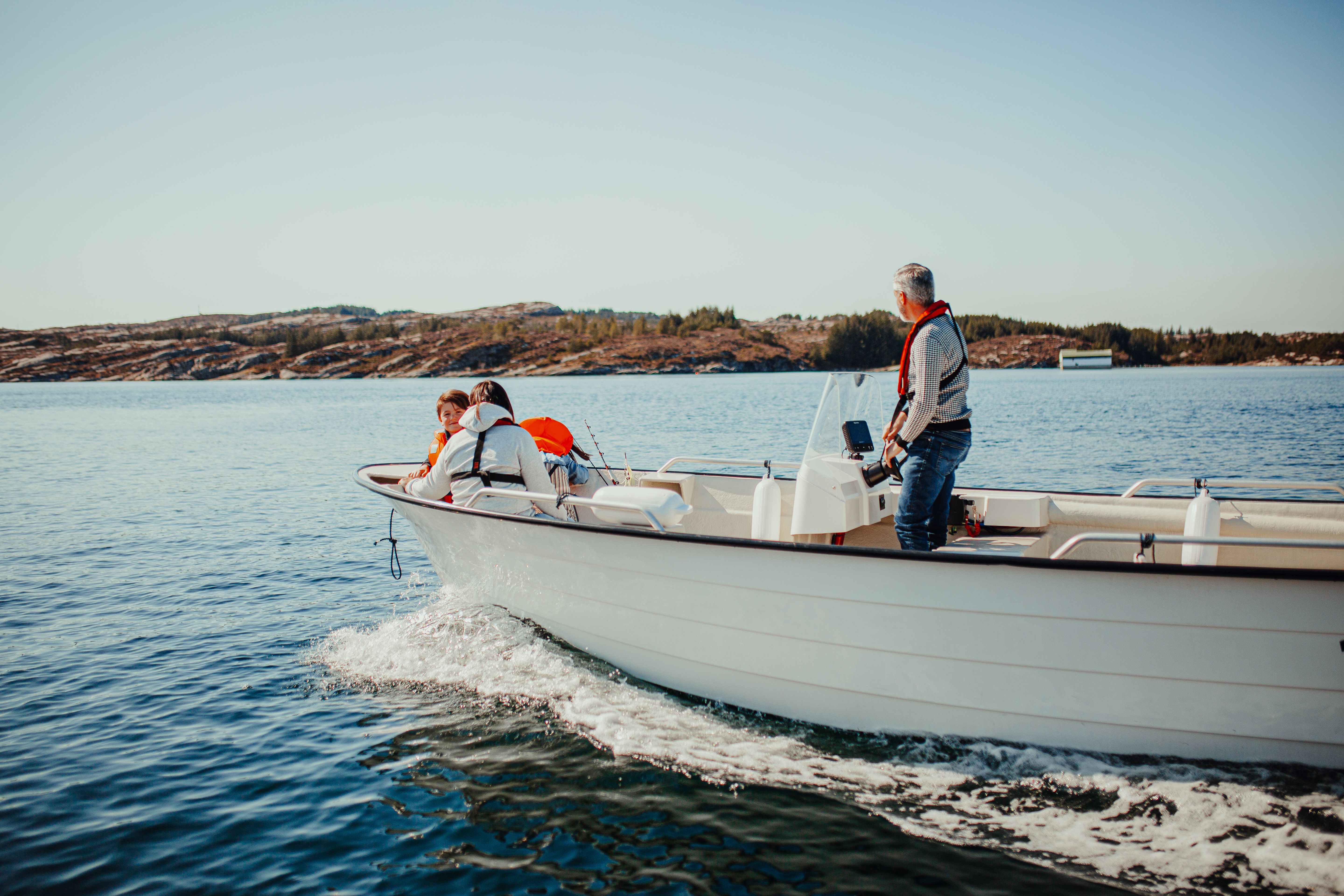 rorbuer med brygge og båtutleie