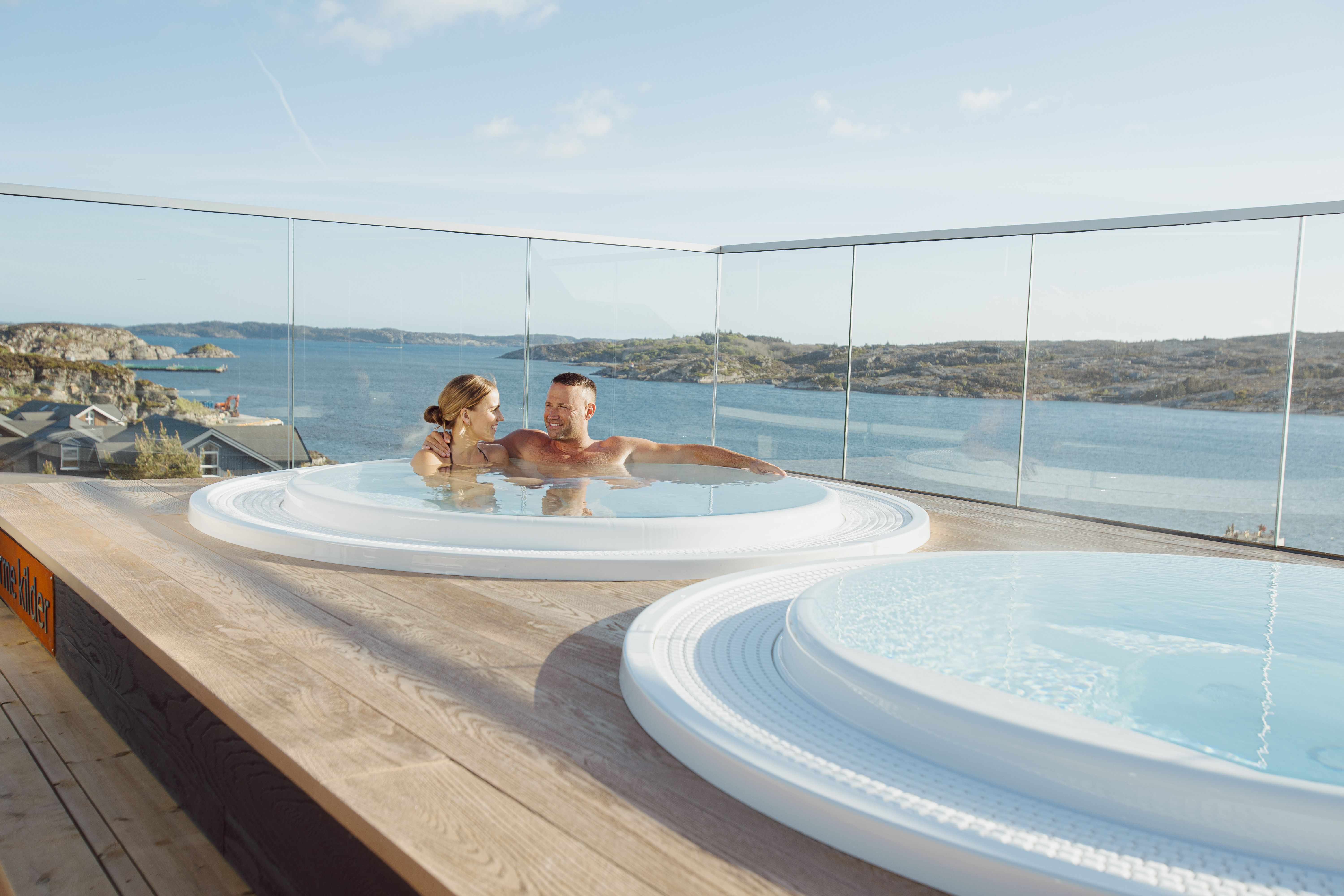 Panorama spa med sjøutsikt og boblebad