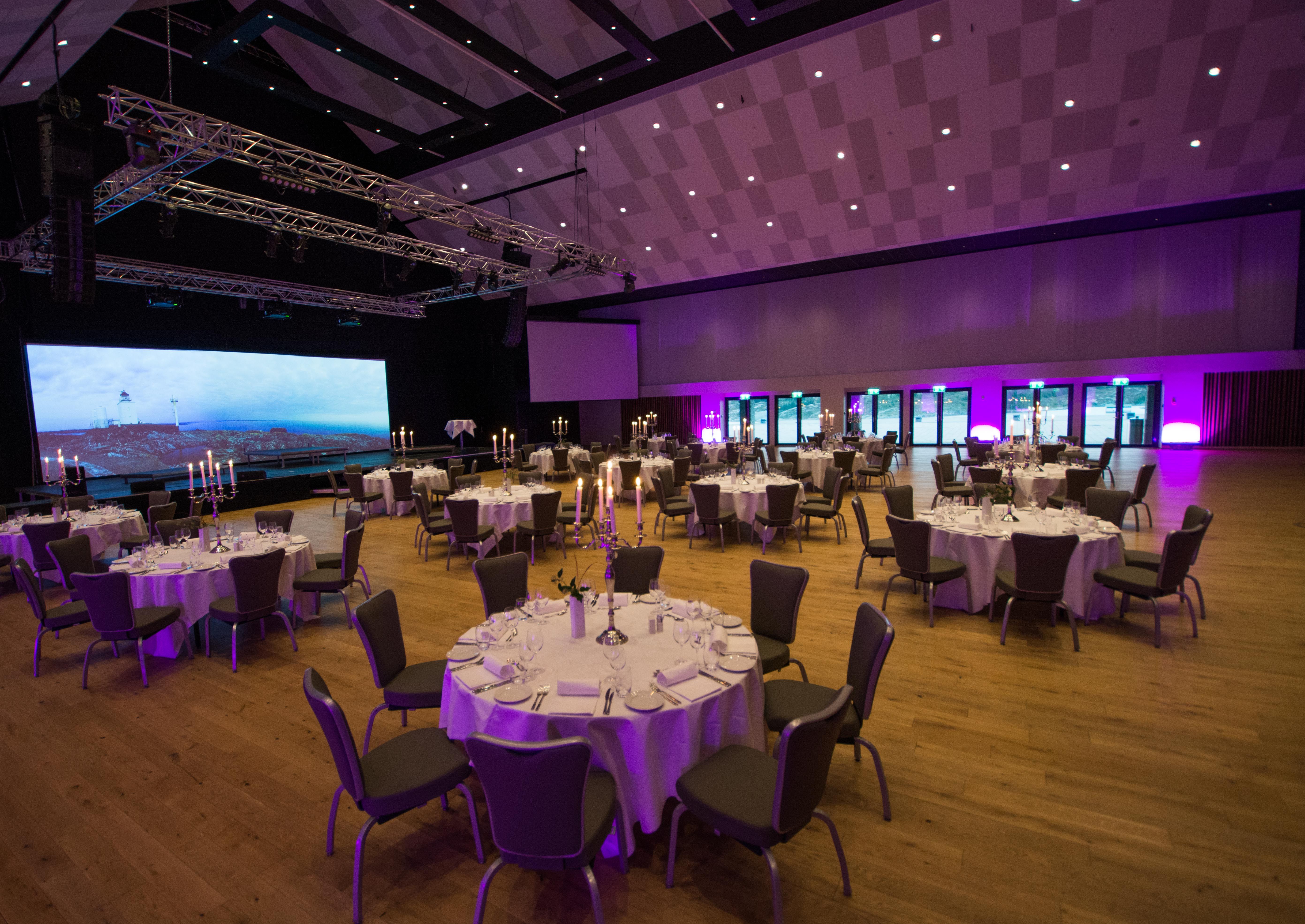 stor sal passer til event, kivkoff, jubileer og bryllup ++