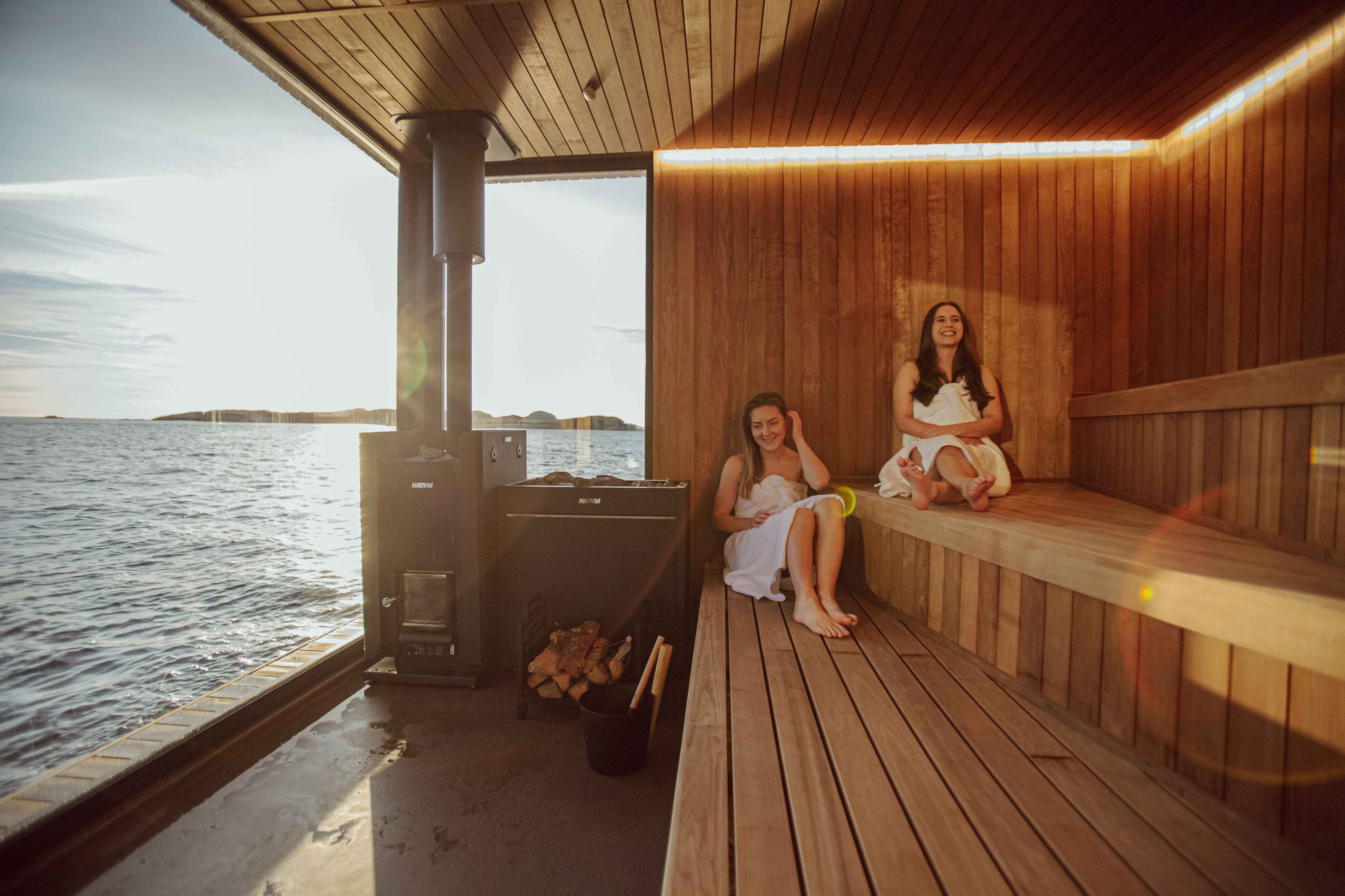 badstuebåt ved kaien på Panorama hotell, sjø, hav, badstue