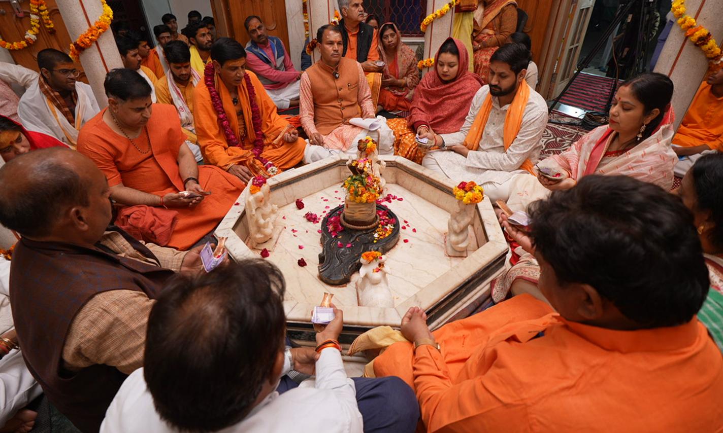 Why Listening to Shiv Katha Transforms the Mind - SiddhiStar Narwar Dham Parampara