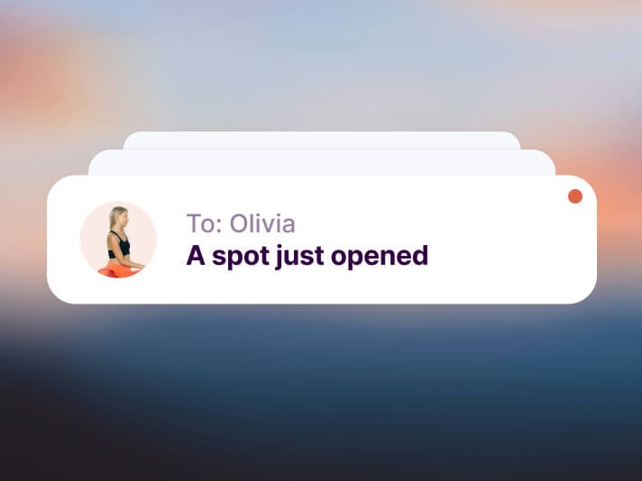 Automatische E-Mail-Benachrichtigung für Yogakursbuchungen und Wartelisten.