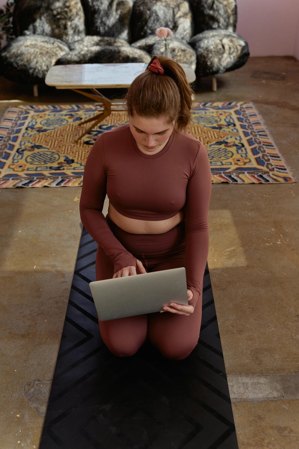 Yoga teacher resources, blog articles, guides on tips for opening and closing classes, and hosting sound bath ceremonies as a yoga teacher.