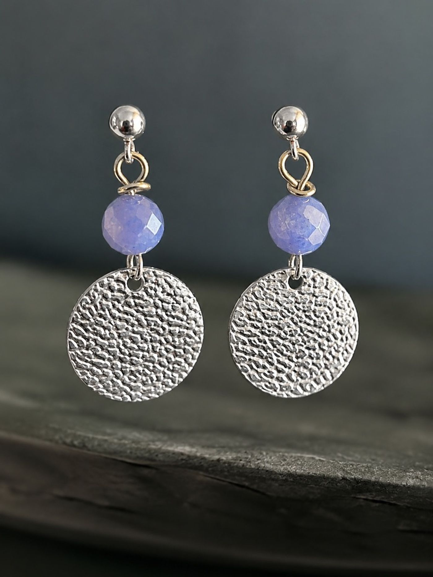 Tanzanite with silver disc