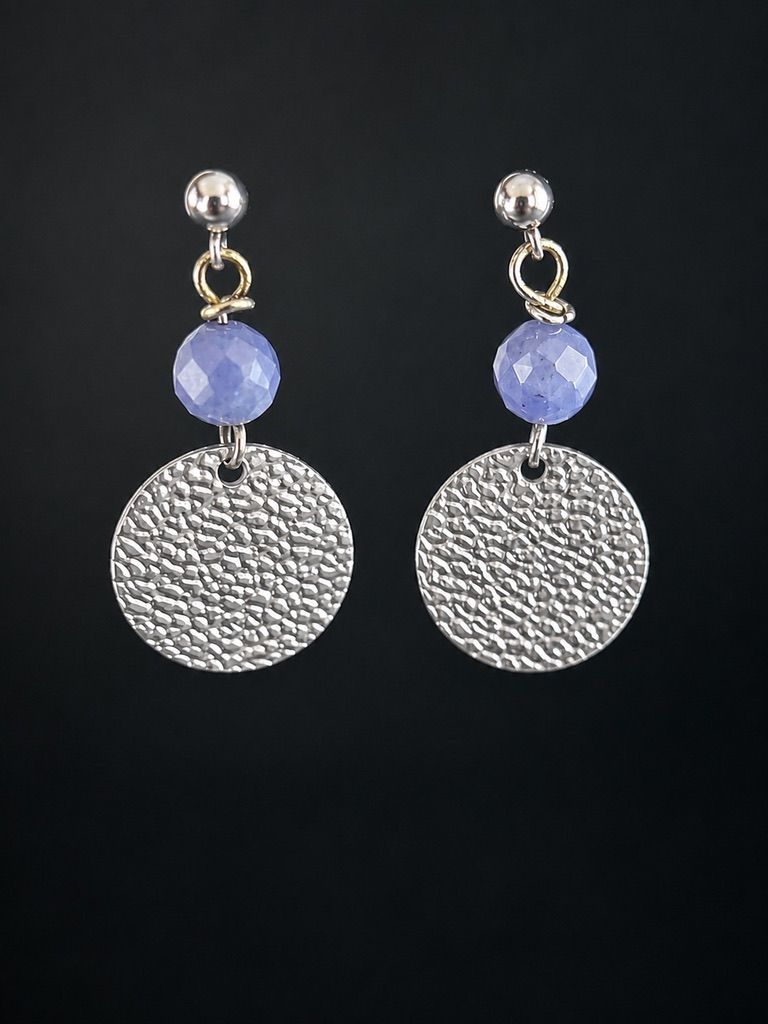 Tanzanite and silver disc