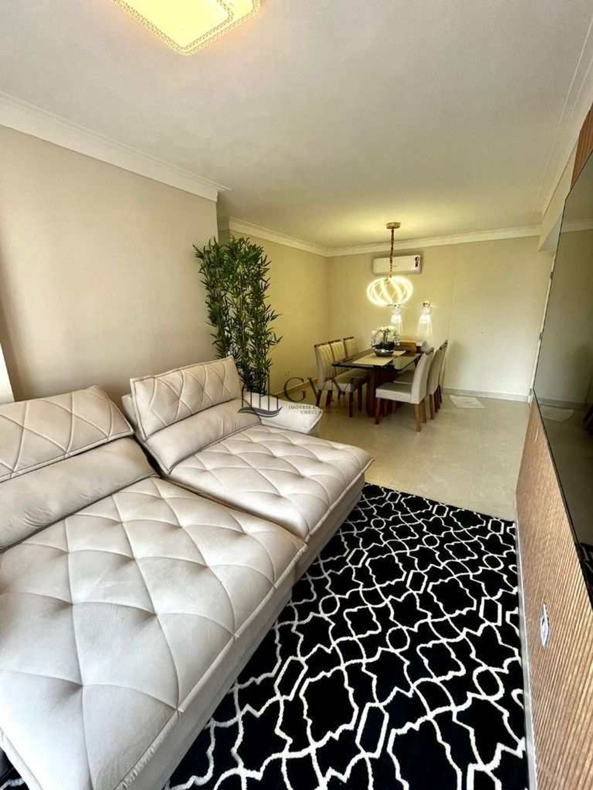 Ambiente do imóvel 2 dormitórios, sendo uma suíte, Boqueirão, Praia Grande, SP.