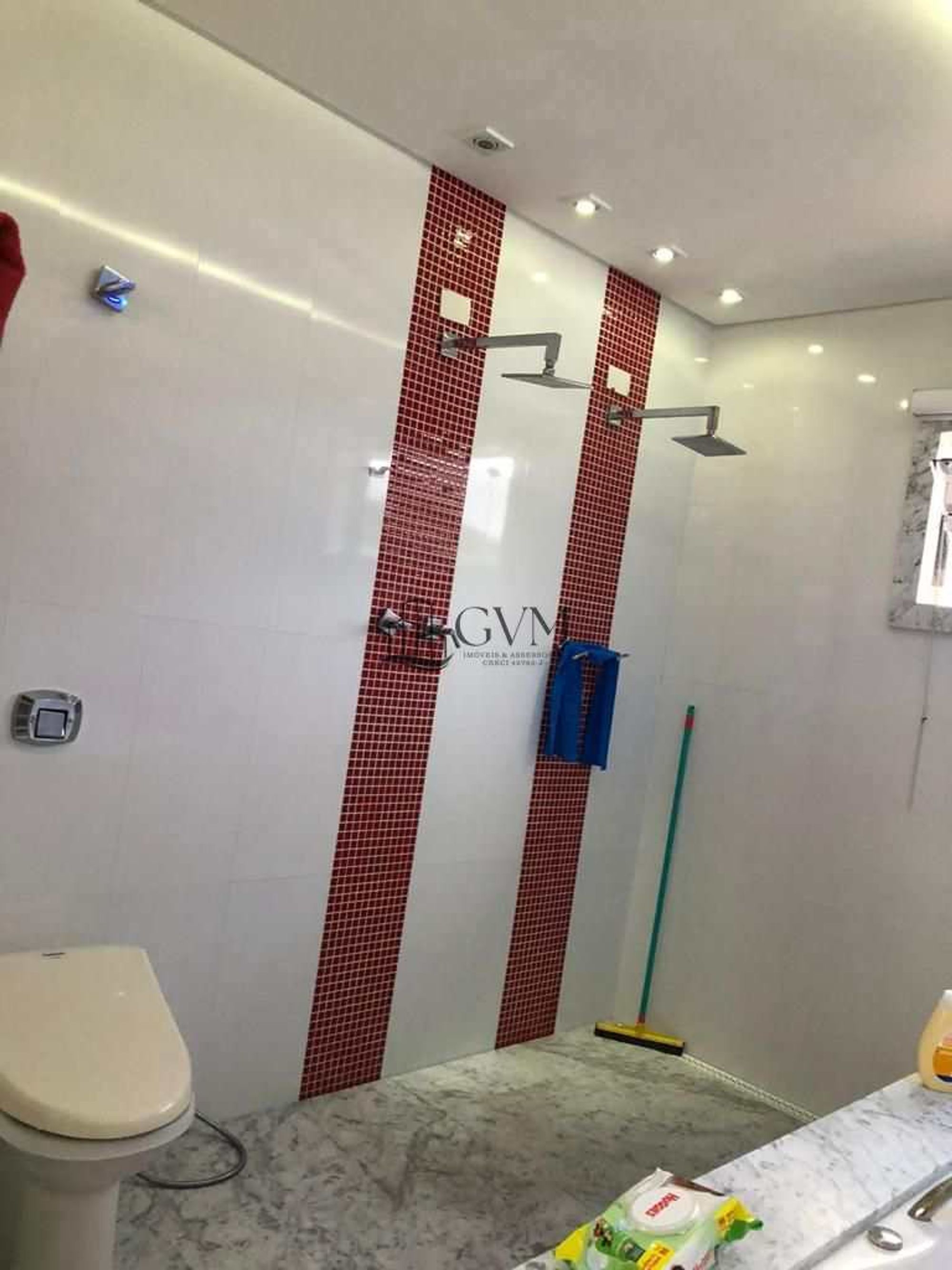 Foto 6 do imóvel Sobrado com 4 suítes, 7 vagas de garagem , no Boqueirão, Praia Grande, SP.