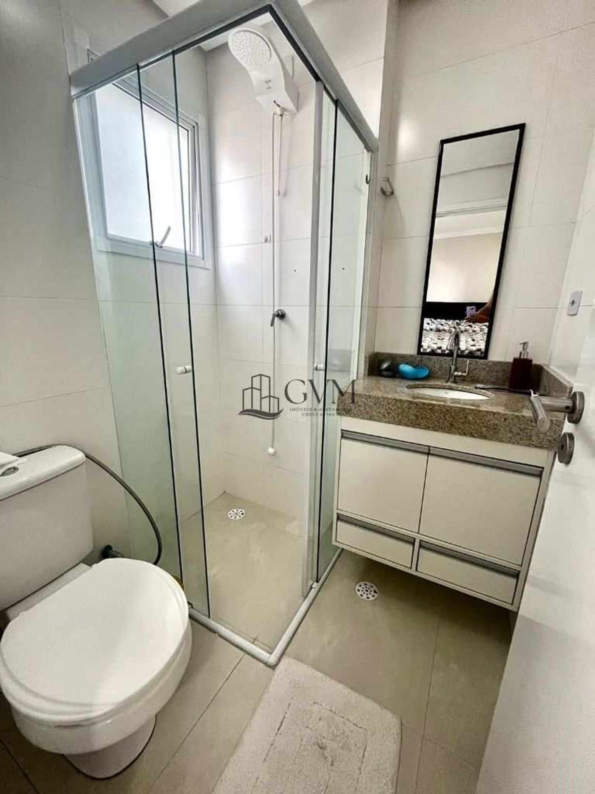 Interior do imóvel 2 dormitórios, sendo uma suíte, Boqueirão, Praia Grande, SP.