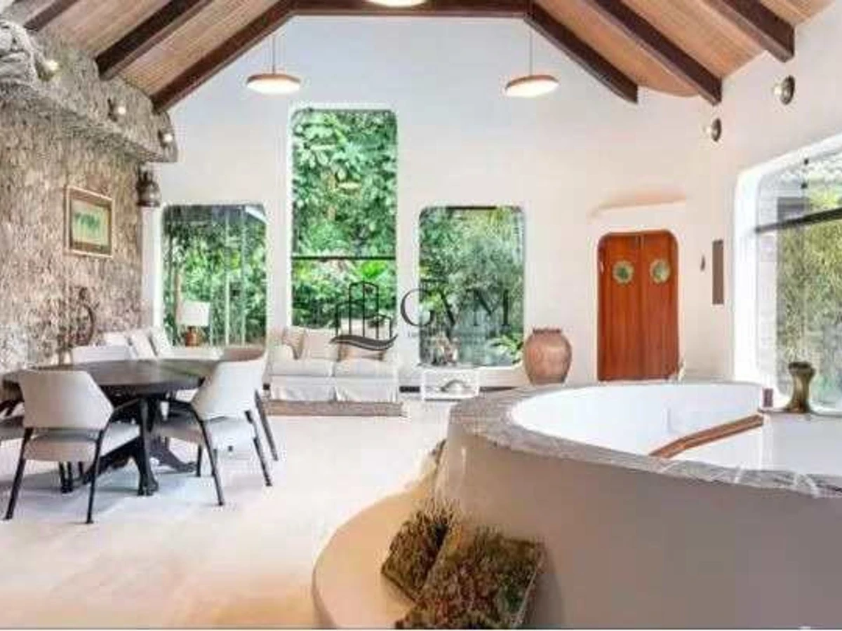 Foto principal do imóvel Casa de Condomínio com 5 quartos, Balneario Praia do Perequê, Guarujá em Balneario Praia do Perequê