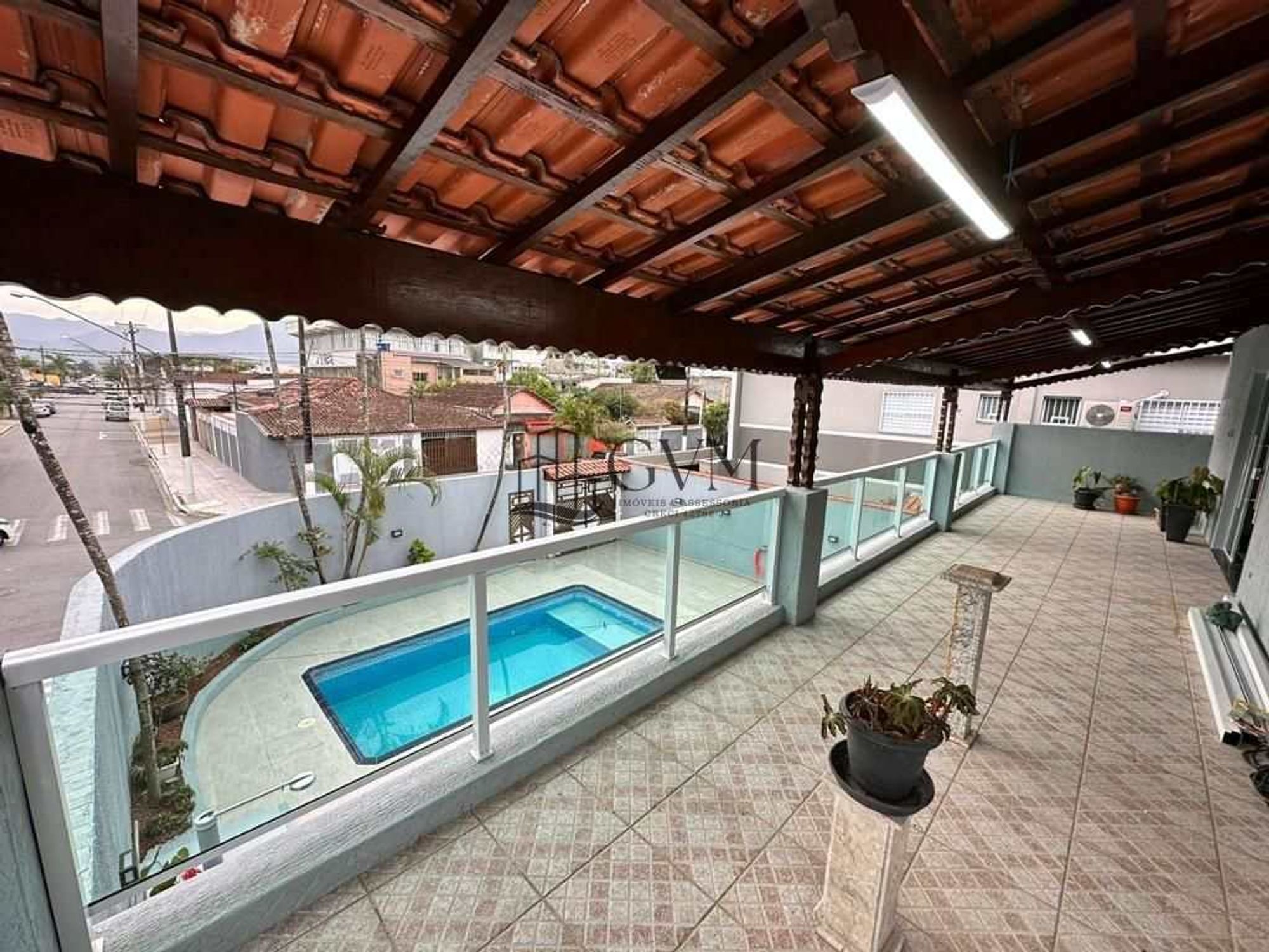 Foto 6 do imóvel Casa de 4 quartos sendo três suítes, na Vila Assunção, Praia Grande, SP.