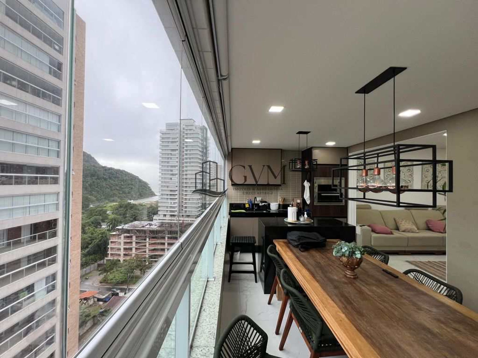 Interior do imóvel Apartamento Mobiliado com 4 quartos à venda no Canto do Forte em Praia Grande