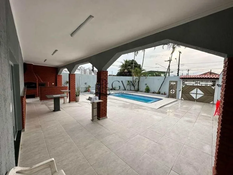 Ambiente do imóvel Casa de 4 quartos sendo três suítes, na Vila Assunção, Praia Grande, SP.