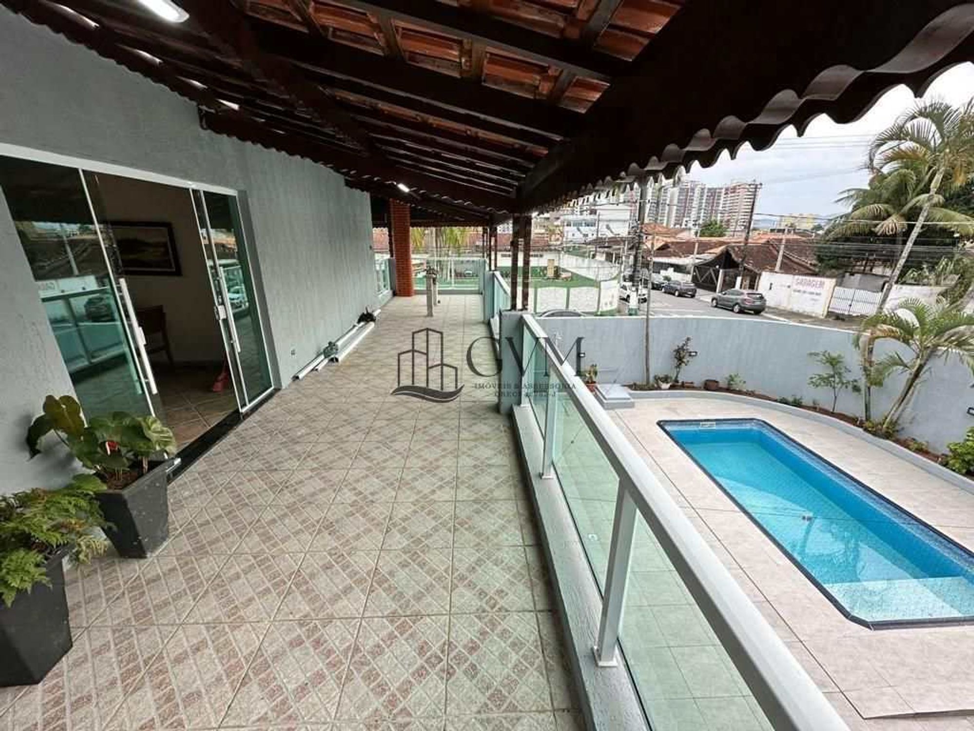 Foto 5 do imóvel Casa de 4 quartos sendo três suítes, na Vila Assunção, Praia Grande, SP.