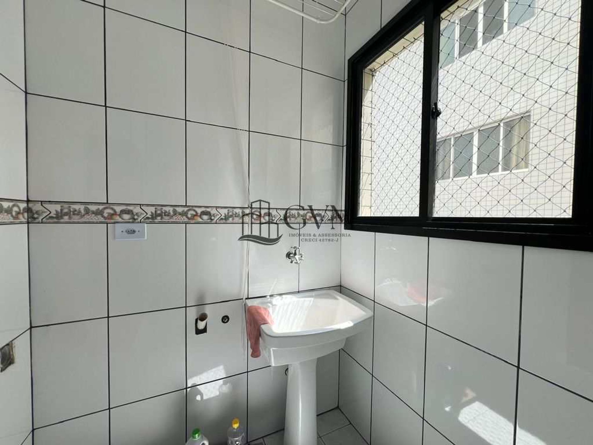 Foto 6 do imóvel Apartamento de 2 dormitórios com sacada, a 75 metros da feira da Guilhermina