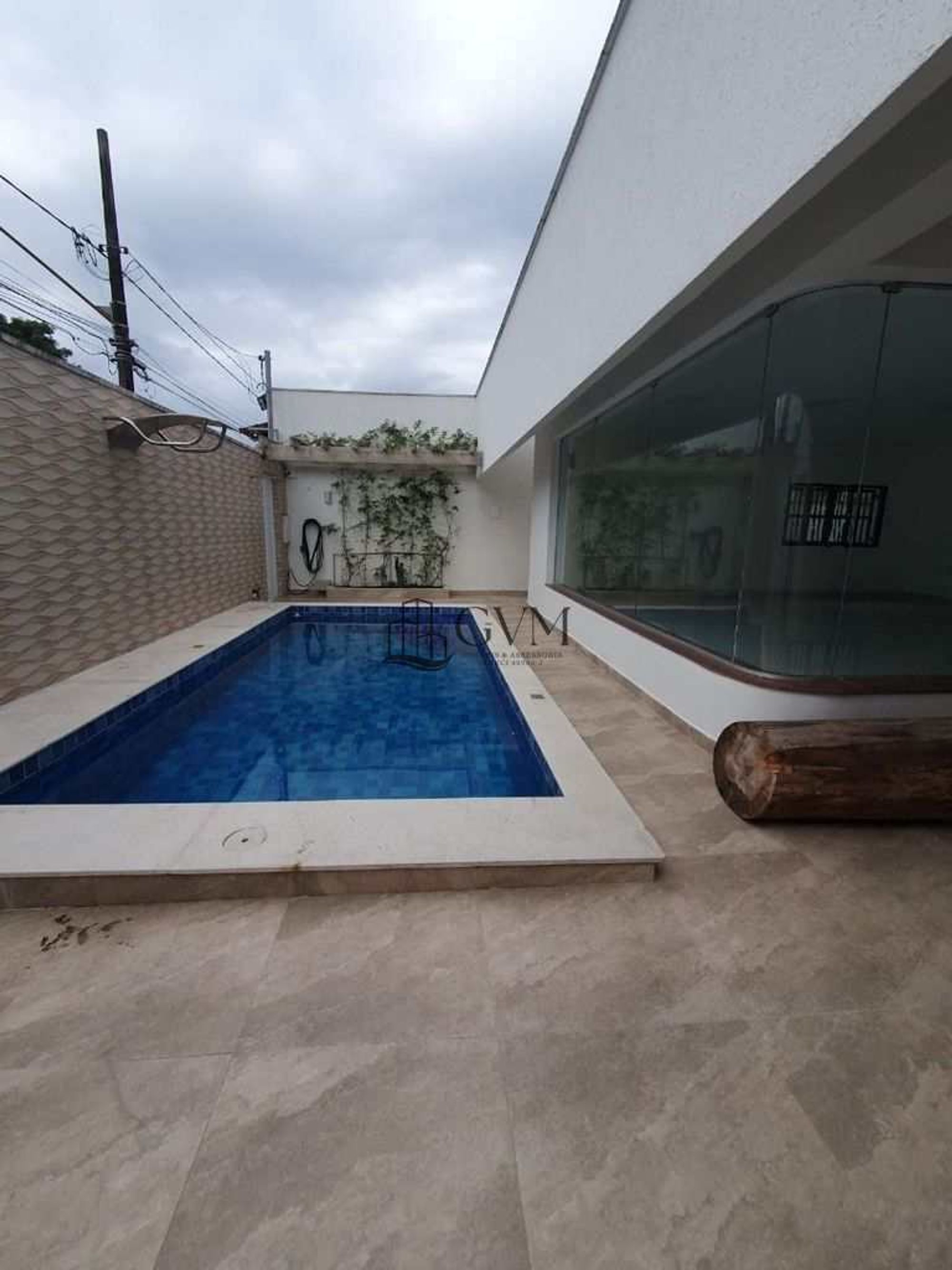 Interior do imóvel Casa de alto padrão no Canto do Forte, Praia Grande, SP.