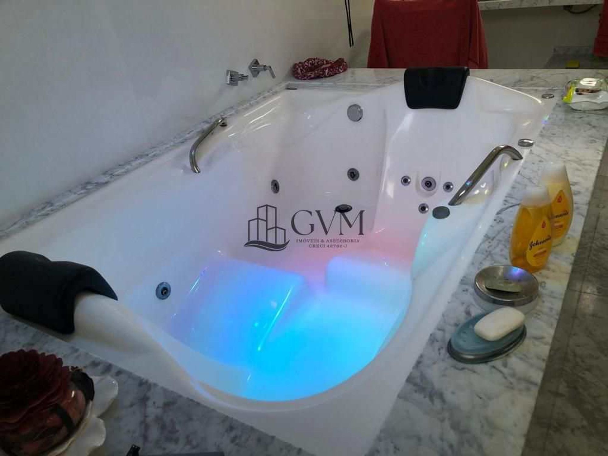 Ambiente do imóvel Sobrado com 4 suítes, 7 vagas de garagem , no Boqueirão, Praia Grande, SP.