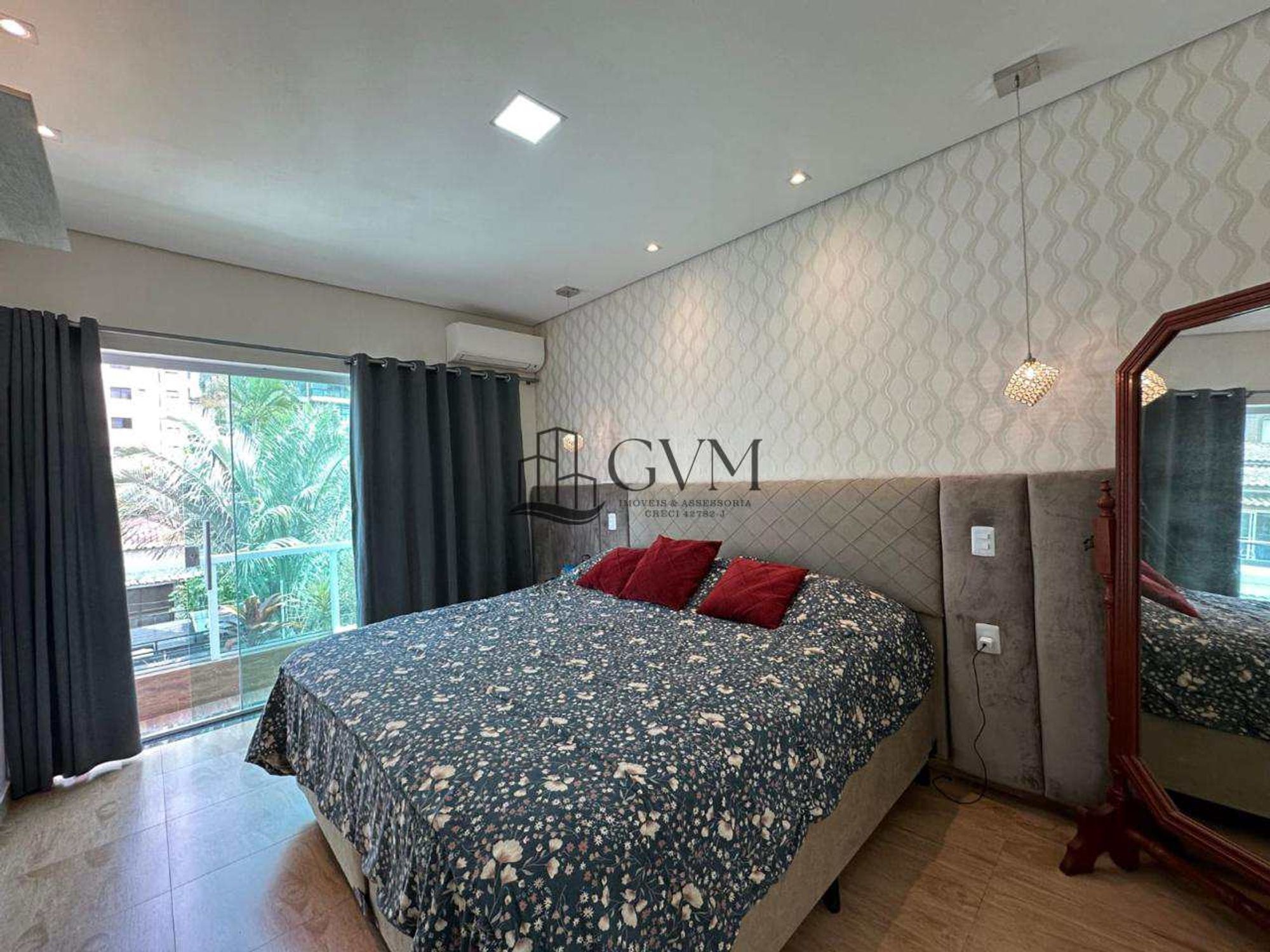 Foto 6 do imóvel Sobrado com 6 quartos, Canto do Forte, Praia Grande