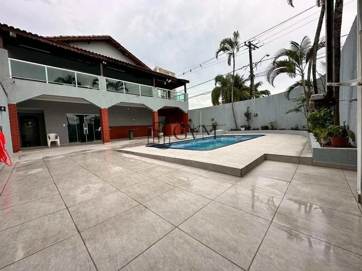 Foto principal do imóvel Casa de 4 quartos sendo três suítes, na Vila Assunção, Praia Grande, SP. em Tupi