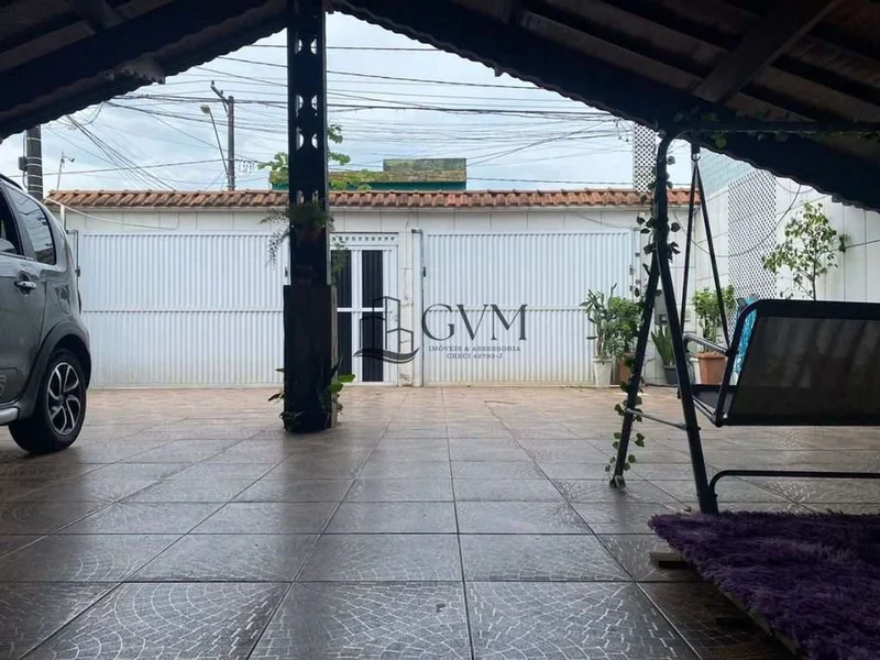 Interior do imóvel Casa de 3 quartos na Vila Mirim, Praia Grande, SP.