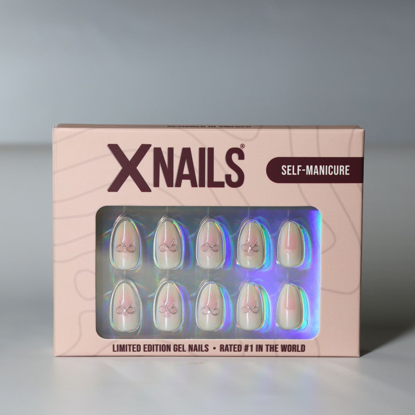 Aura Amore press-on naglar med elegant design