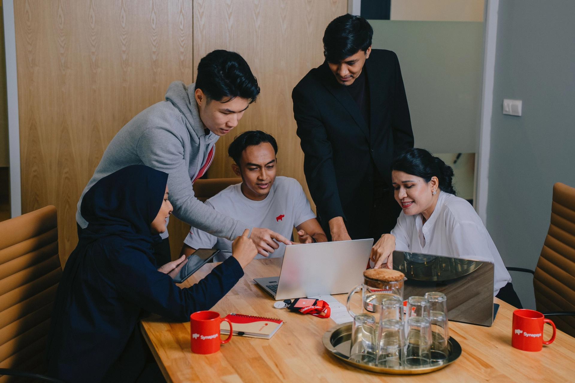Consultants facilitating an AI readiness workshop