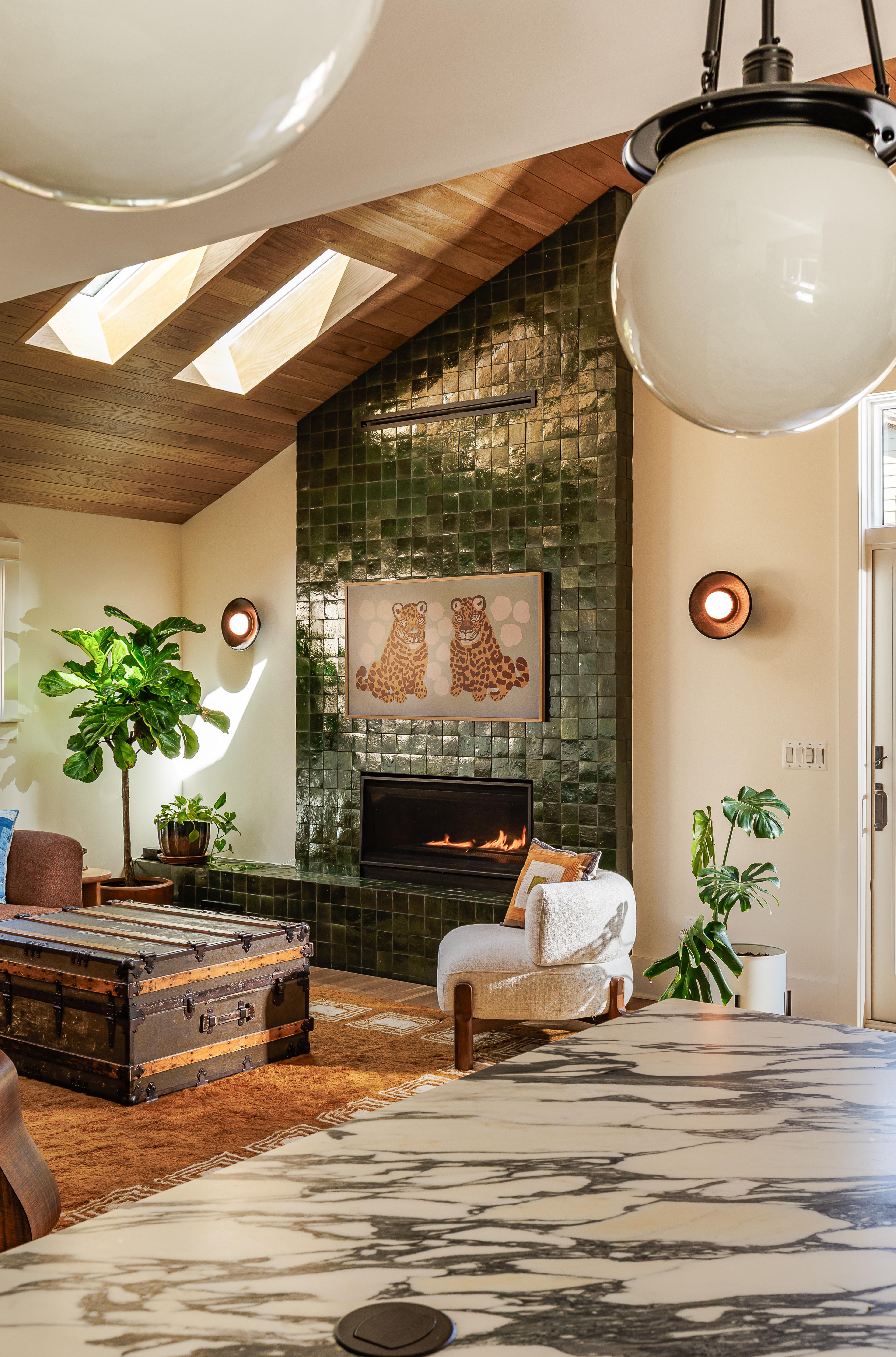 Living room with a beautiful stone table 