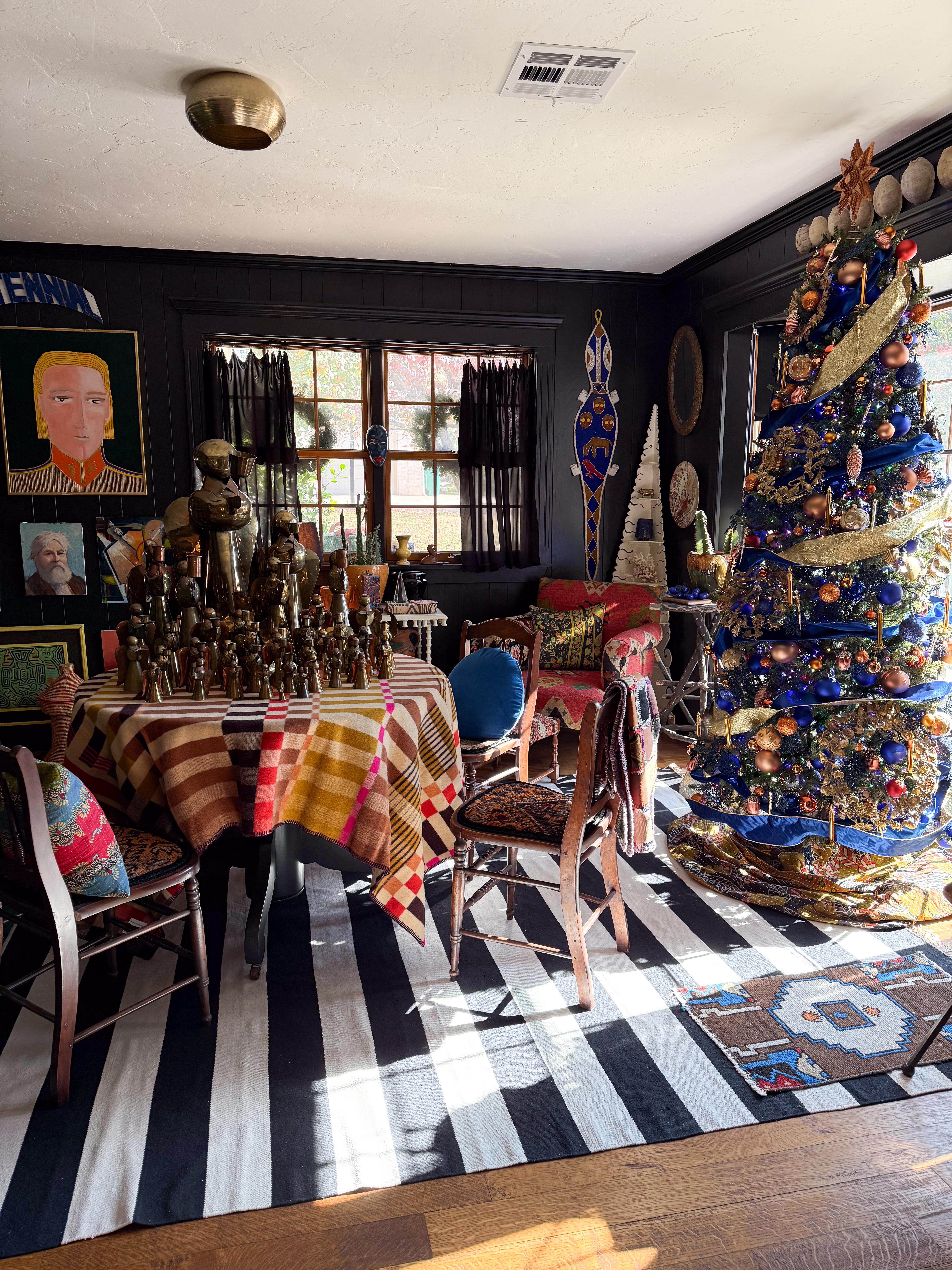Eclectic maximalist living room. 