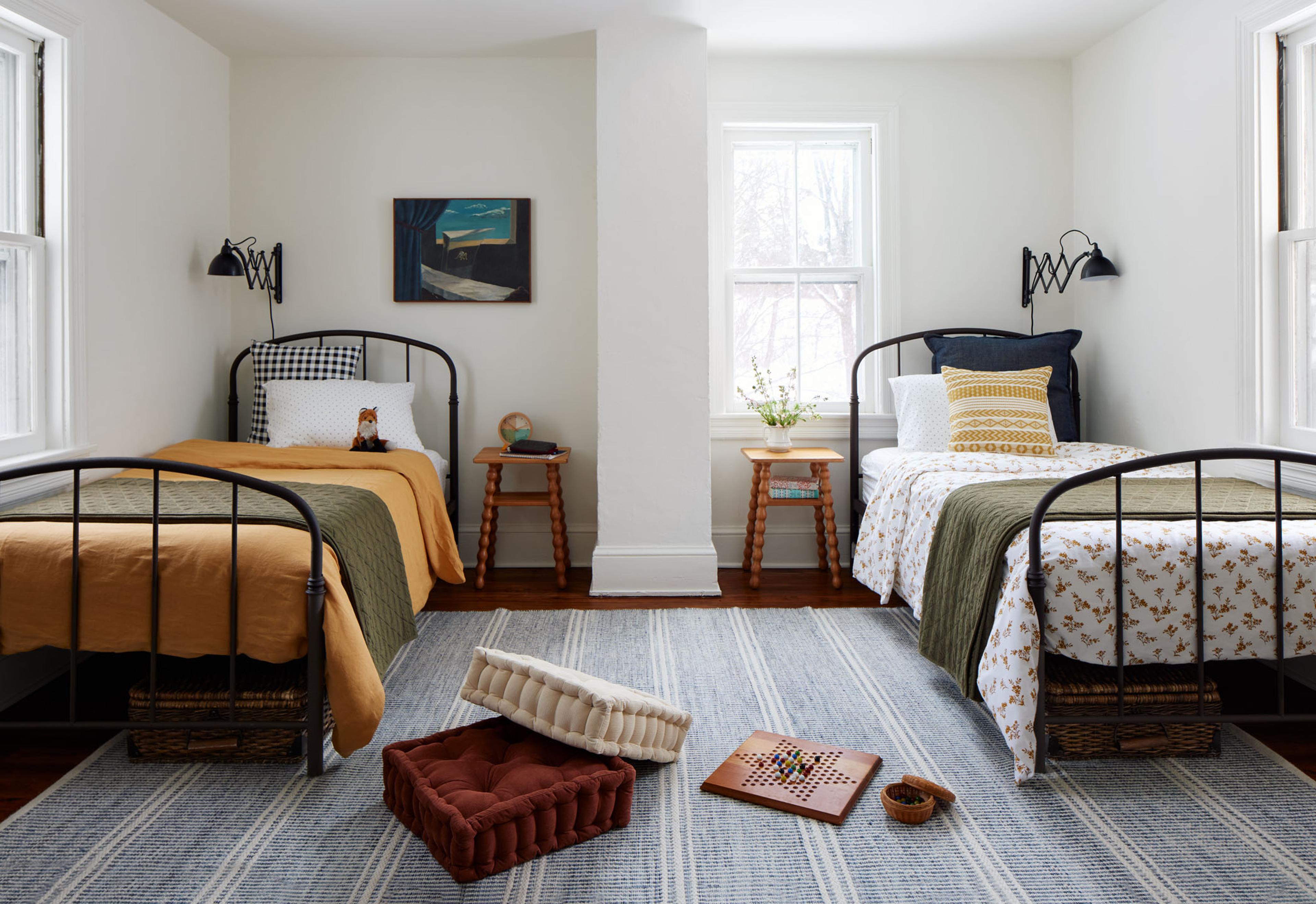 kids room with twin beds