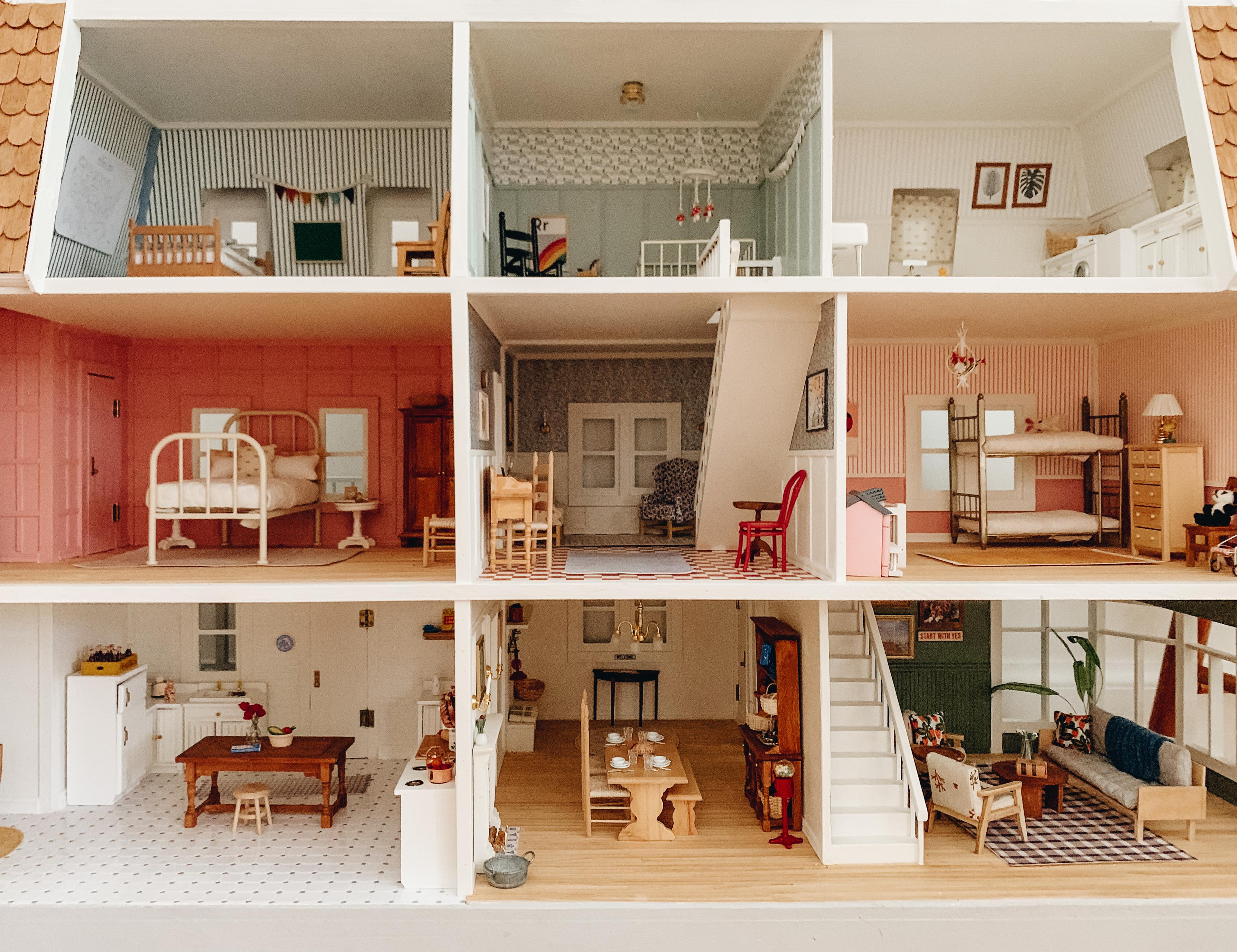 Rooms in dollhouse.