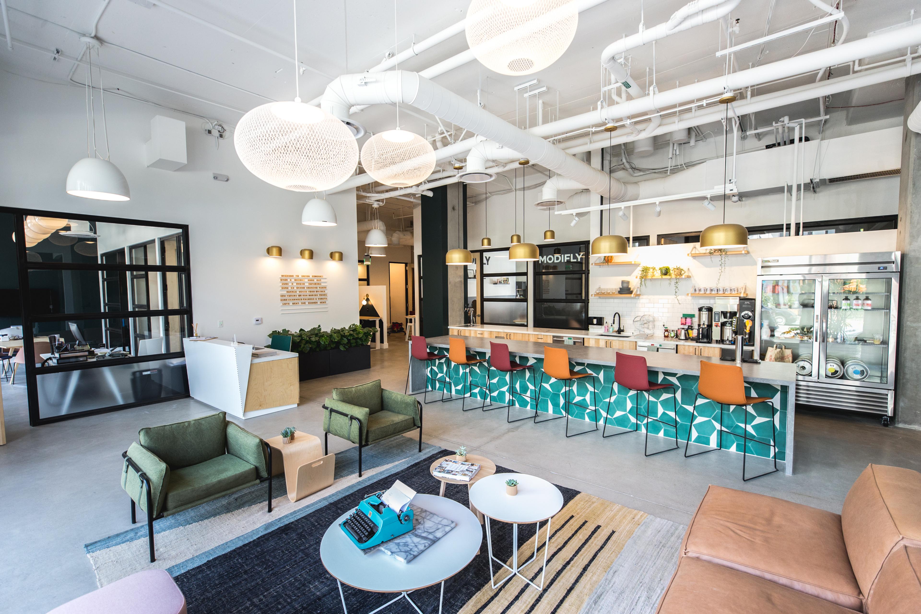co working space with bar 