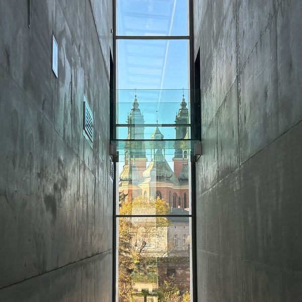 Listopada we wtorek grupa 21 uczniów oraz 2 opiekunów udała się na wycieczkę do Poznania (zdjęcie 2)