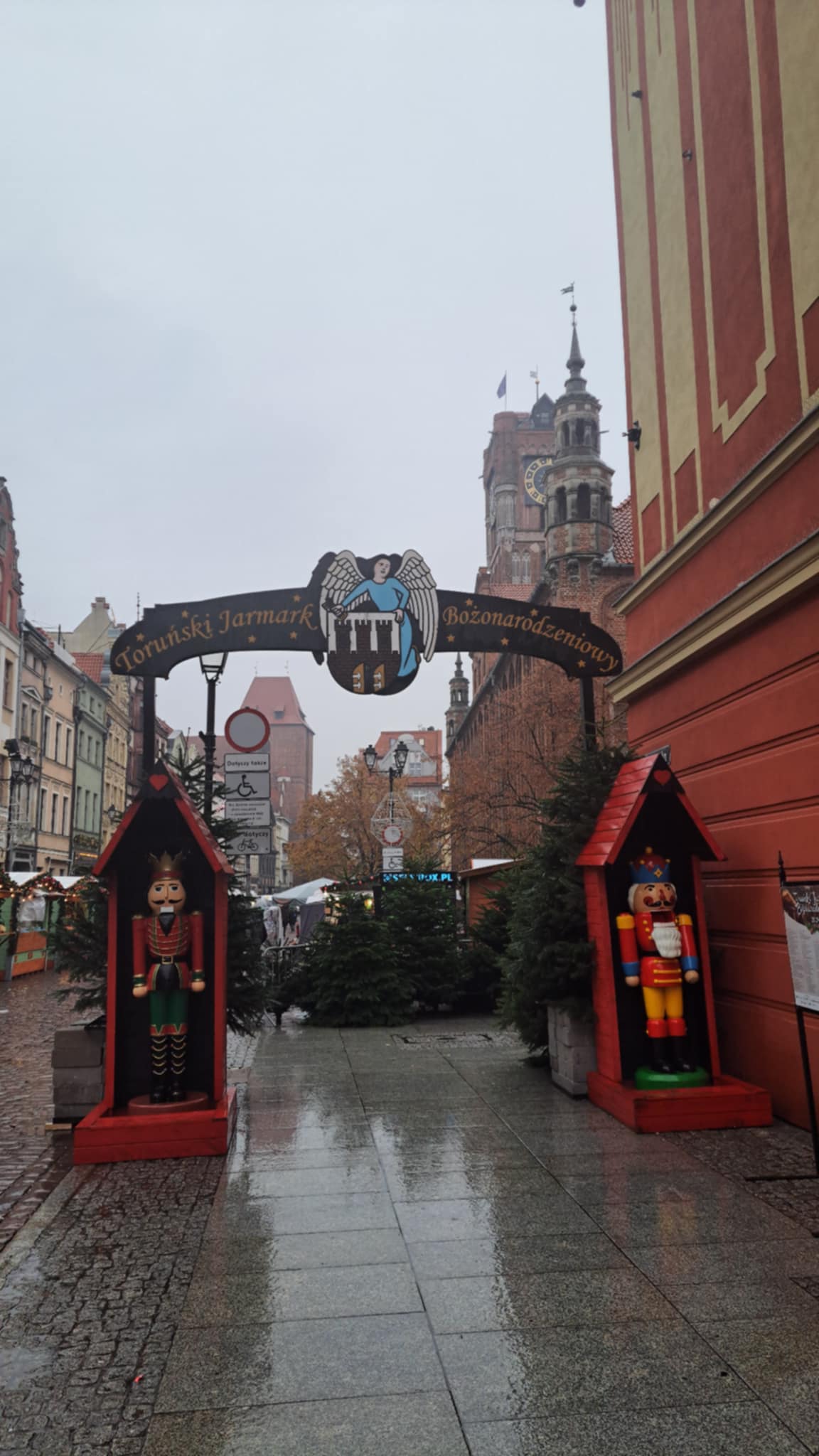 Dnia 26.11 uczniowie ZSM odwiedzili Toruń🎭