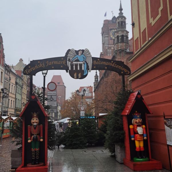 Dnia 26.11 uczniowie ZSM odwiedzili Toruń🎭