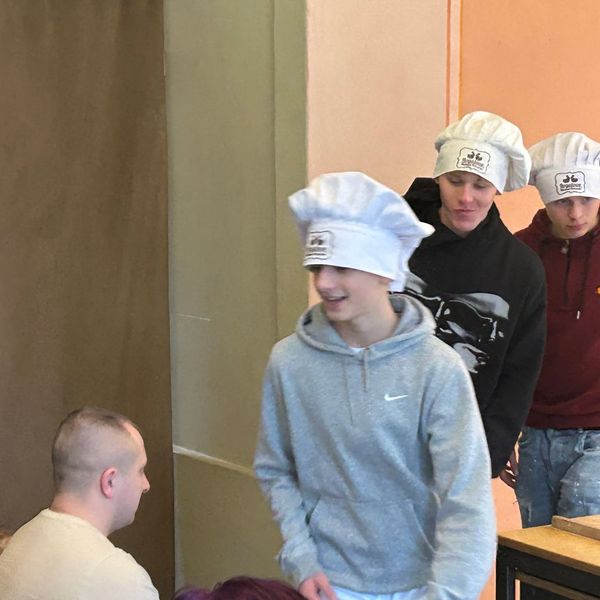 Grudnia uczniowie klasy II LOA oraz kilka osób z klasy III LOB uczestniczyło w wycieczce do Poznania (zdjęcie 4)