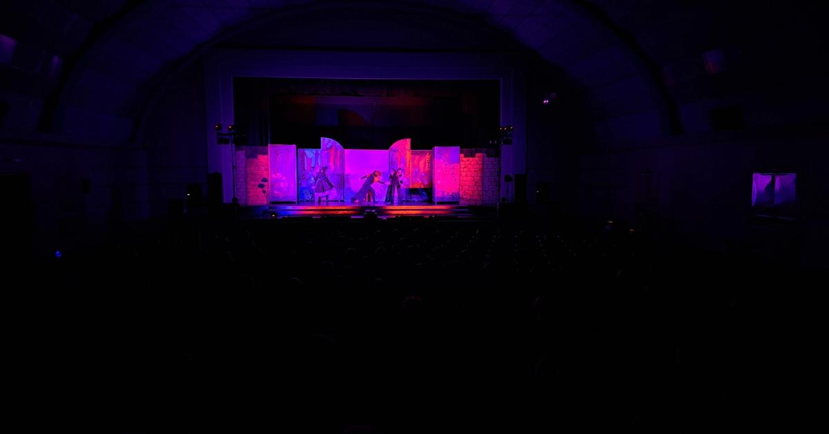 W czwartek 12.09.2024 społeczność ZSM przyjęła zaproszenie na spektakl "Serce z Internetu" Poznański