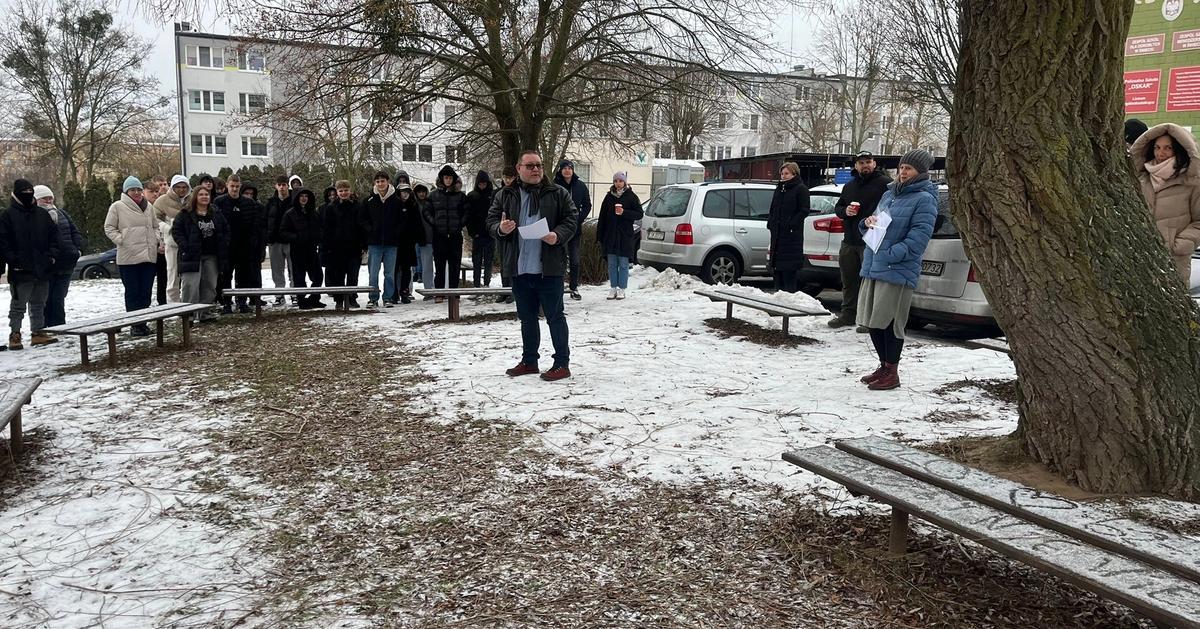 Zaległe zdjęcia, z ostatniego apelu :)  Stypendia Dyrektora oraz wyróżnienia za frekwencję dla uczni