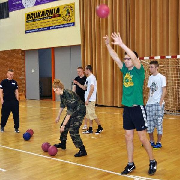Policyjny Test Sprawności  W Hali Widowiskowo-Sportowej w Świeciu czwartego kwietnia odbył się test  (zdjęcie 3)
