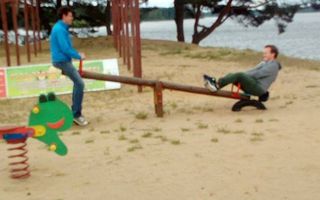 Bitewny kurz Menedżerady już opadł, a grupa zwycięzców z klasy II TA wraz z wychowawcą Mirosławą Kru