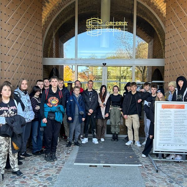 Listopada we wtorek grupa 21 uczniów oraz 2 opiekunów udała się na wycieczkę do Poznania (zdjęcie 9)