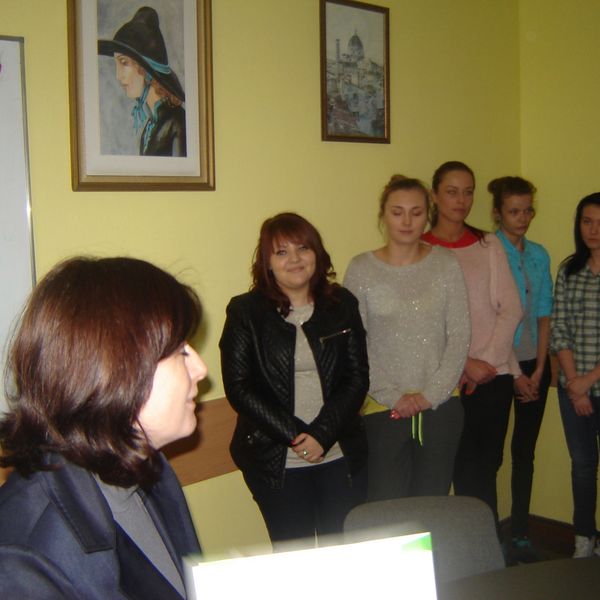 Szkolny konkurs na ulotkę  „ZAGROŻENIA JAKIE NIOSĄ ALKOHOL, NARKOTYKI, DOPALACZE” (zdjęcie 4)