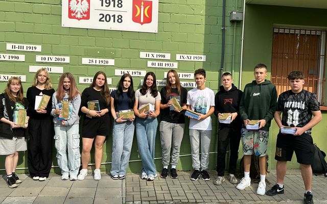 Witamy naszych nowych uczniów z klas pierwszych w społeczności "Menedżera"