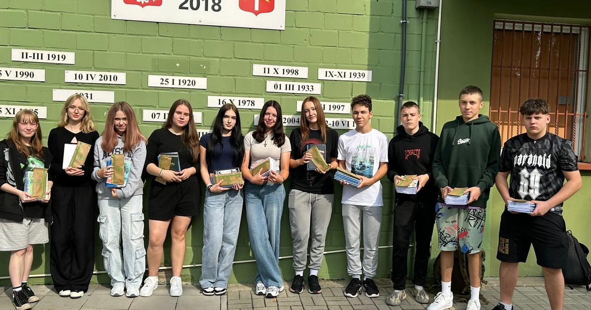 Witamy naszych nowych uczniów z klas pierwszych w społeczności "Menedżera"