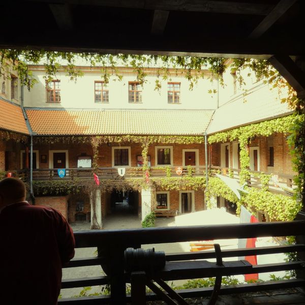 Szkolna przygoda pełna historii i słońca! 🌞🏰  29 kwietnia 2025 roku uczniowie naszej szkoły wyrusz (zdjęcie 7)