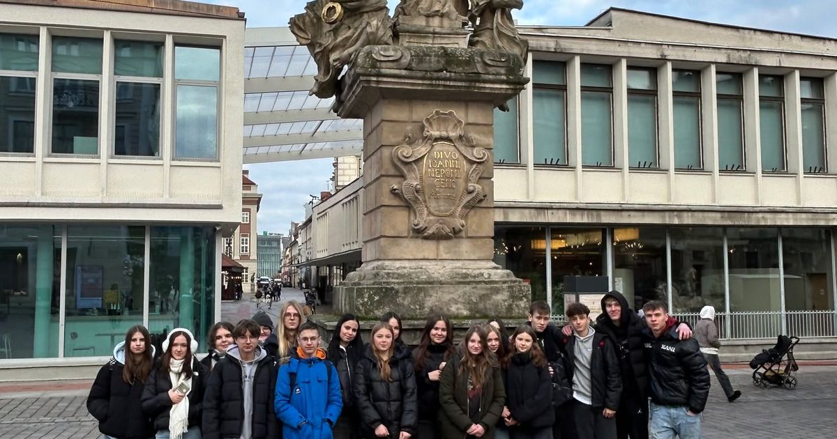 Grudnia uczniowie klasy II LOA oraz kilka osób z klasy III LOB uczestniczyło w wycieczce do Poznania