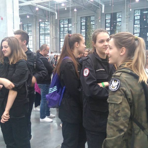 W dniu 2 czerwca 2017 roku uczniowie klas mundurowych wzięli udział w Targach Proobronnych "Pro Defe (zdjęcie 9)