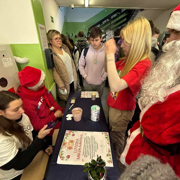 Charytatywne Mikołajki 2023 (zdjęcie 2)